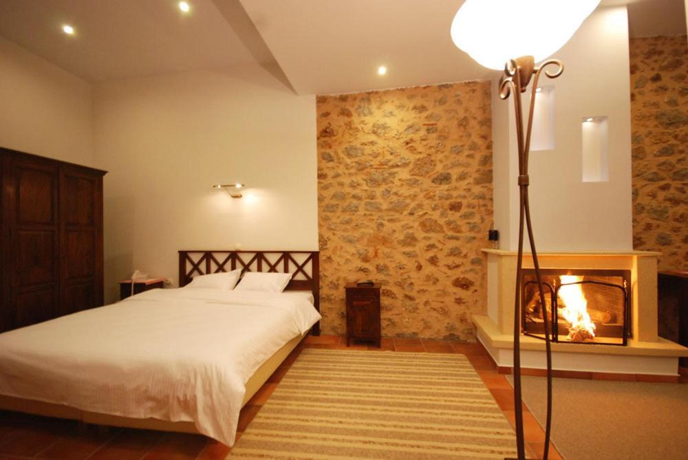 Hotel Parnassos Arachova Rum bild