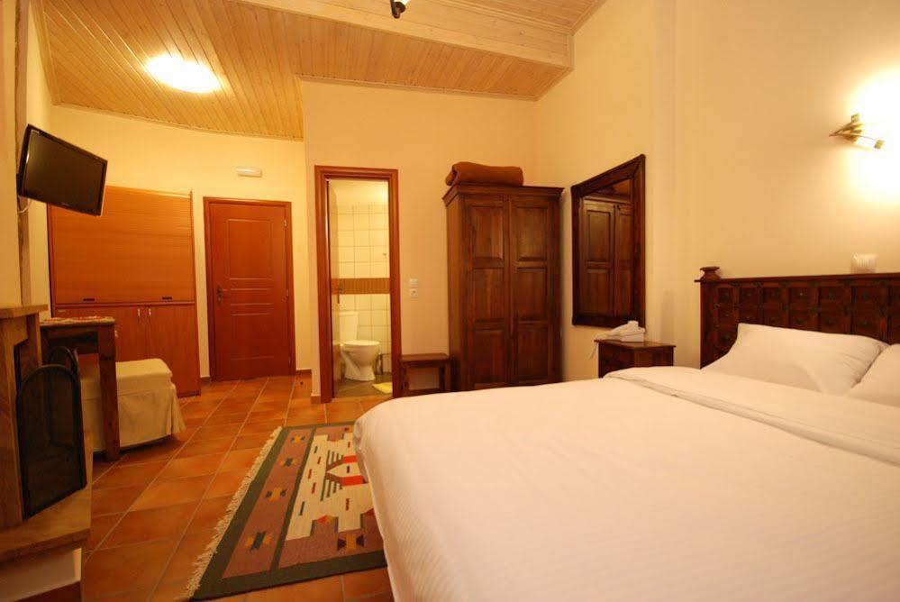 Hotel Parnassos Arachova Exteriör bild