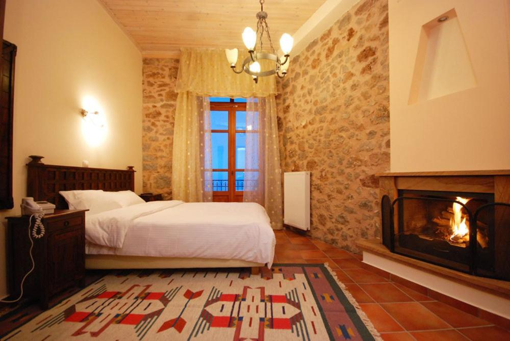 Hotel Parnassos Arachova Exteriör bild